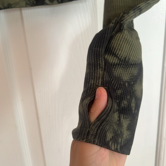 PINK ACTIVE Victoria’s Secret active top long sleeve tie dye green black top - Picture 7 of 10